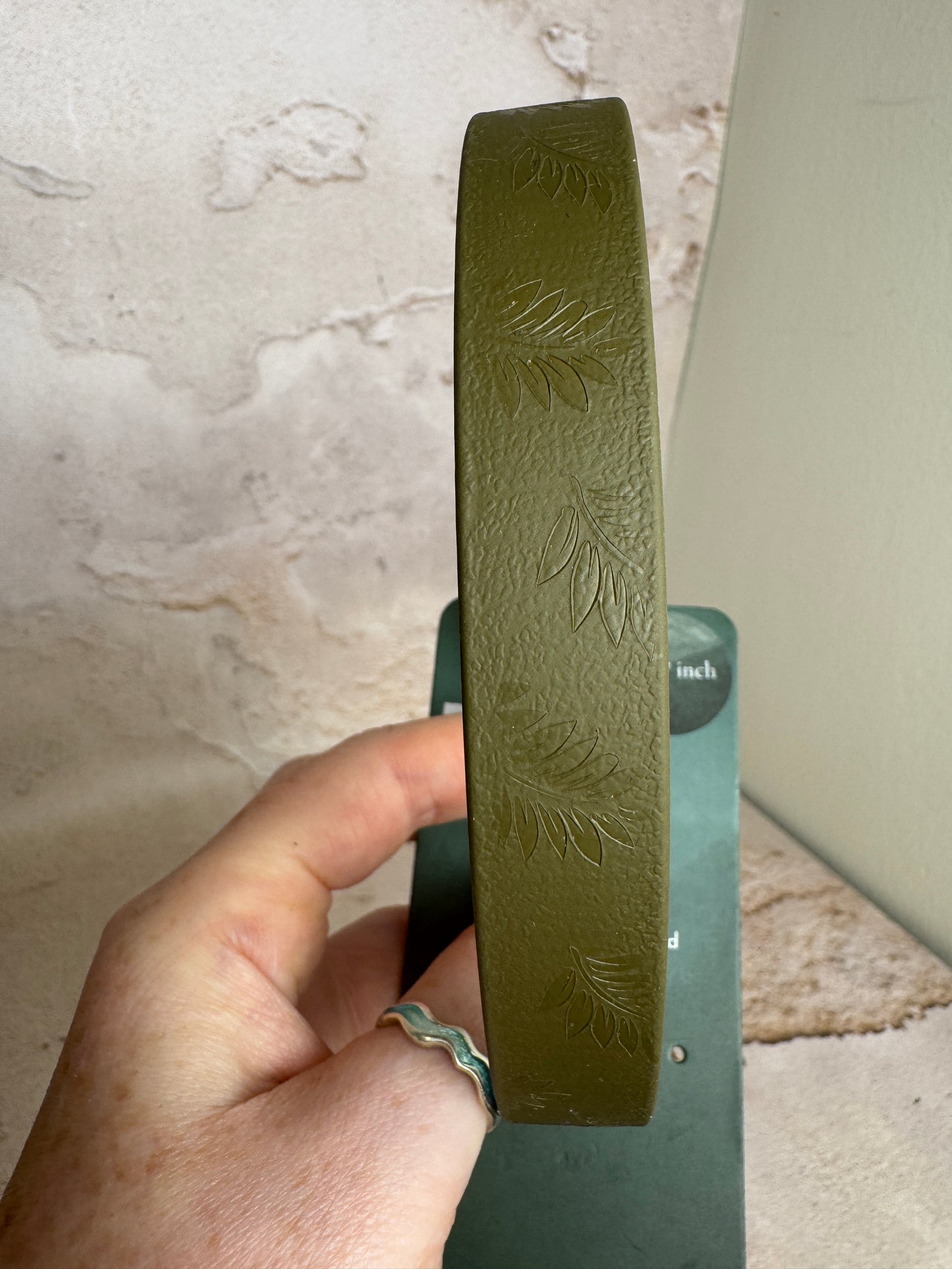 Khaki 19mm. Old style fern. Stainless steel 14-17