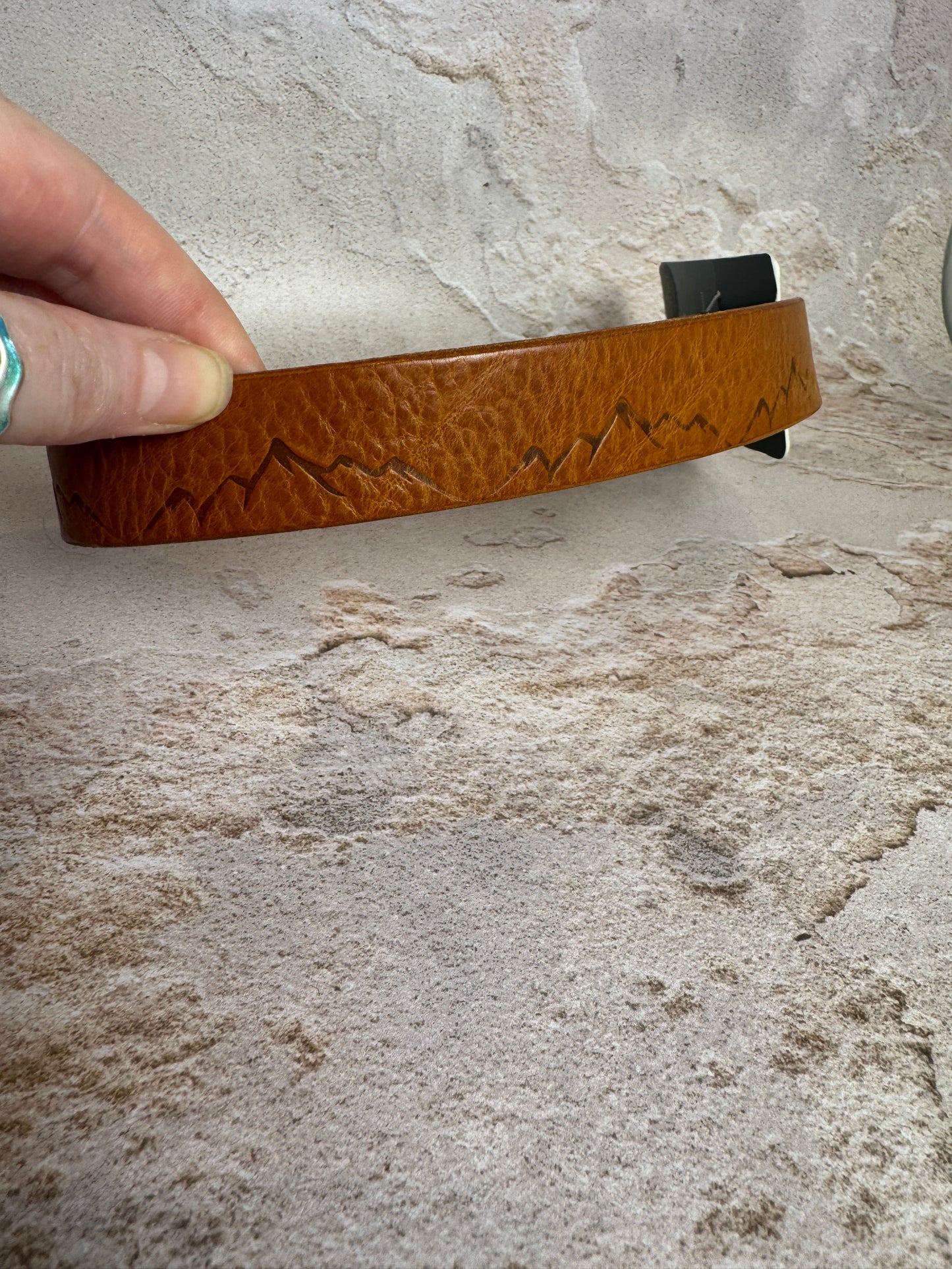 Tan Leather. Nevis 1 inch 20-24 inch
